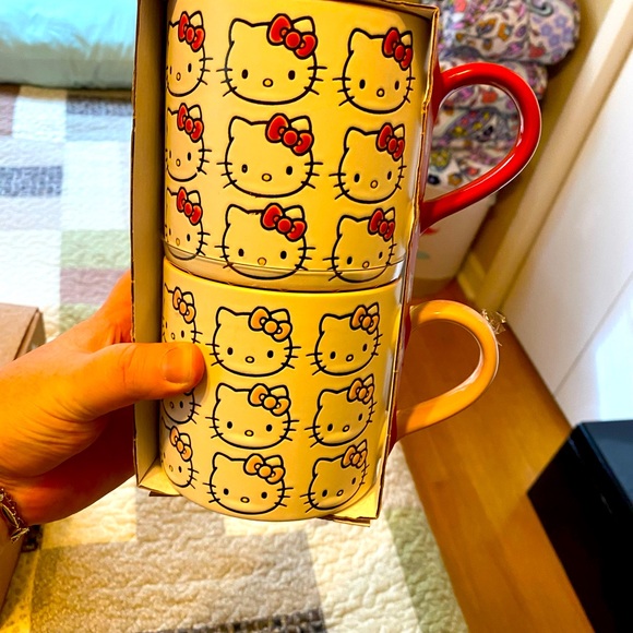 LAST ONE FIRST OFFER GETS IT Hello Kitty Mug Set - Picture 2 of 2